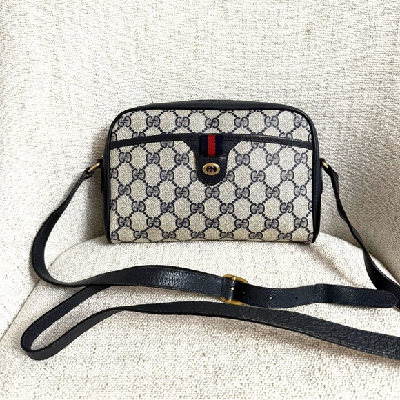 Authentic Gucci crossbody bag na u grey monogram coated canvas - Picture 1 of 15
